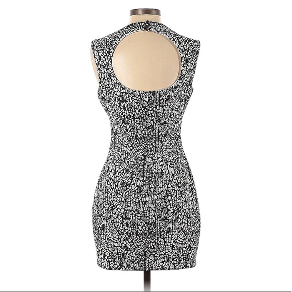 Cache//Dress - Picture 2 of 2